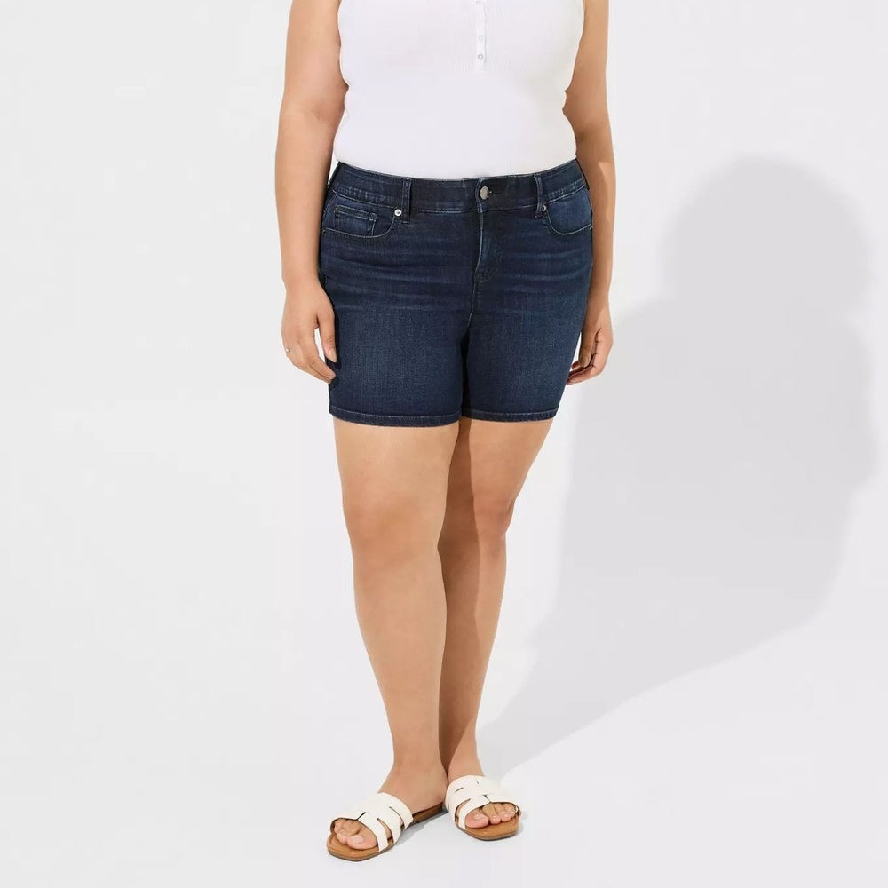 Torrid 5” Bombshell Super Soft High-Rise Short 18